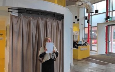 W dzielnicy Londynu Enfield w Dugdale Art Centre, odbyło się wydarzenie poetyckie o charakterze charytatywnym